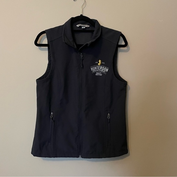 Hunterdon Brewing Company Port Authority Dark Grey Zippered Vest - Picture 1 of 7
